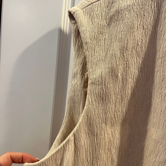 Express NWT Women's Cream Oversized Sleeveless Jacket - Picture 6 of 8